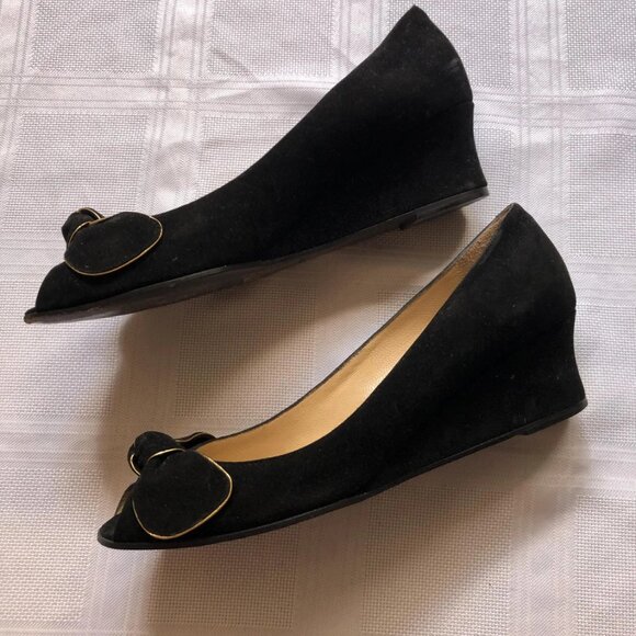 Very chic Bruno Magli black suede pumps wedges with gold trim and bow - Picture 5 of 5